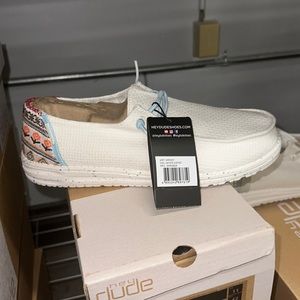 Hey dude, Wendy white Aztec